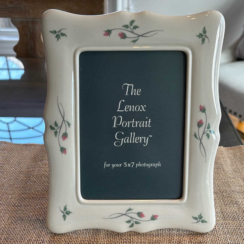 NWT LENOX Vintage Rose Manor 5x7 picture frame